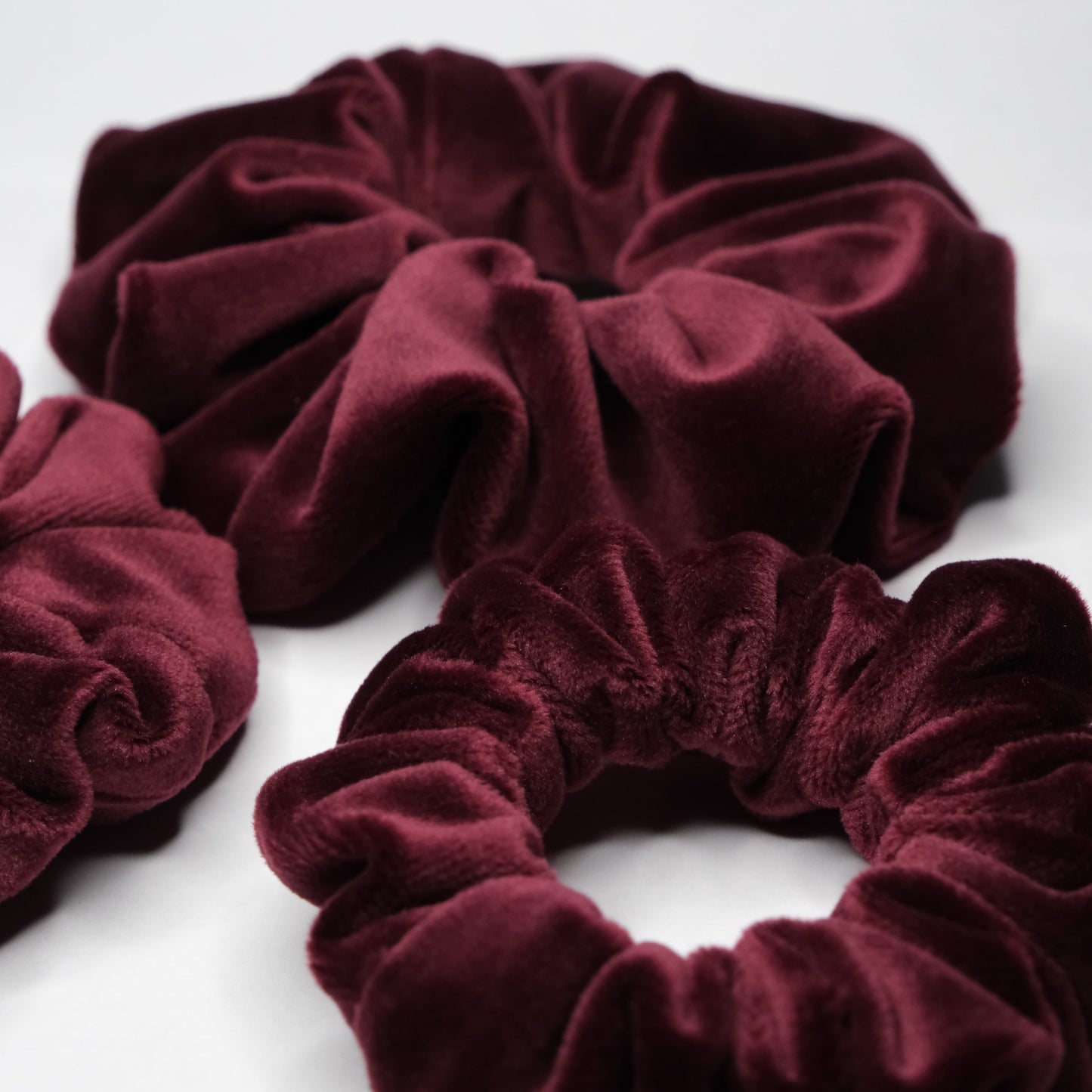 Scrunchie "Veliūrinė vyšnia"