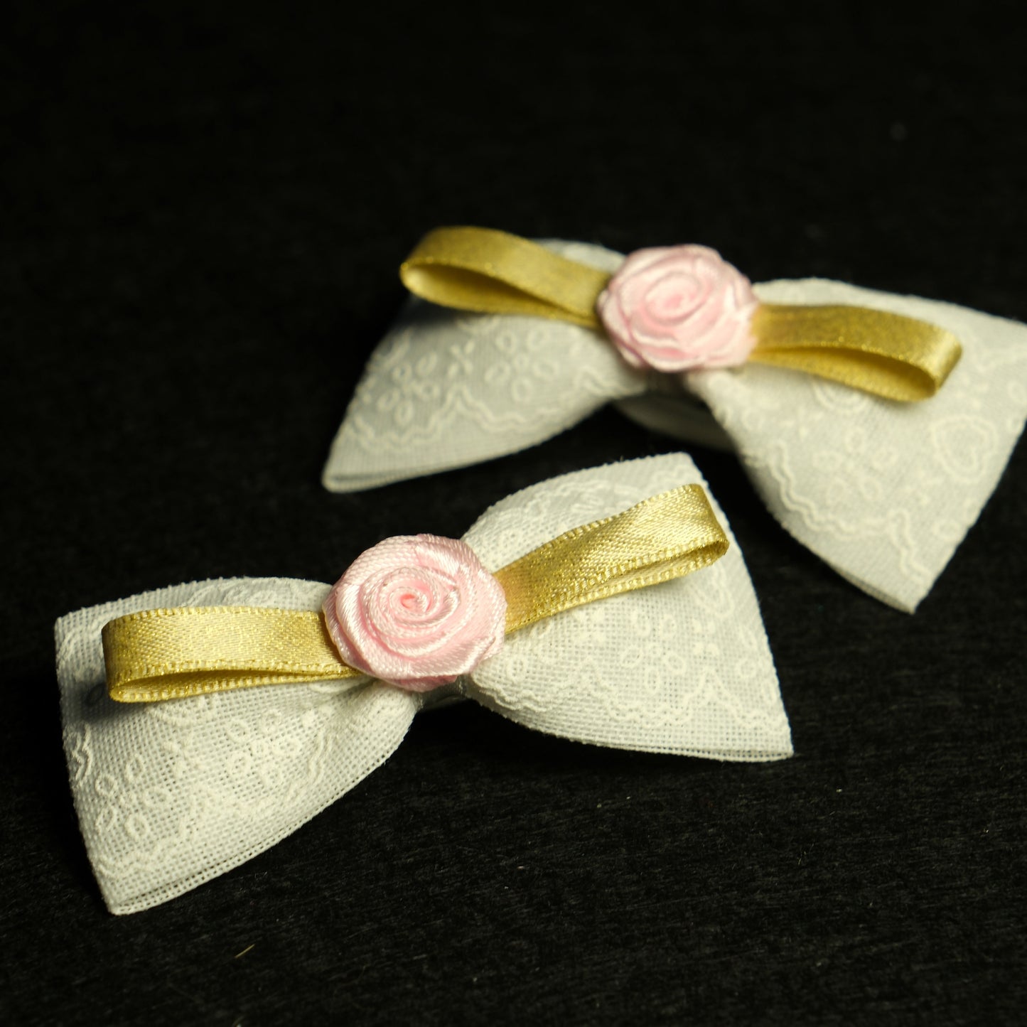 Gumytė "Mini rožytės su juostele"