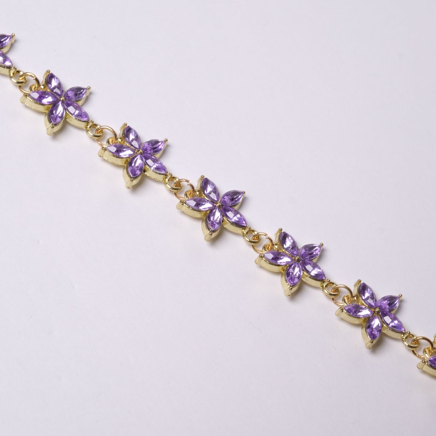 Kaklo papuošalas "Levandinės gėlytės"