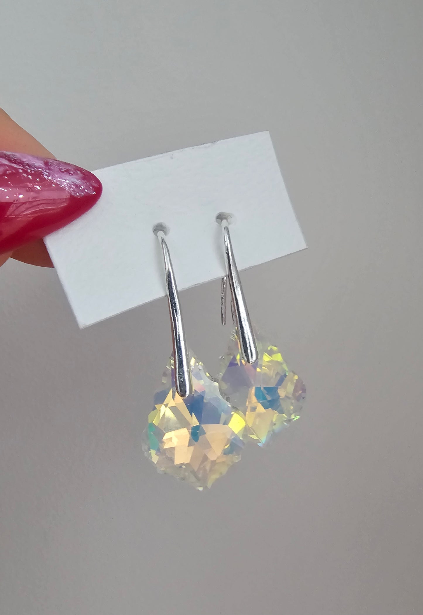 Daugiabriaunio stiklo auskarai