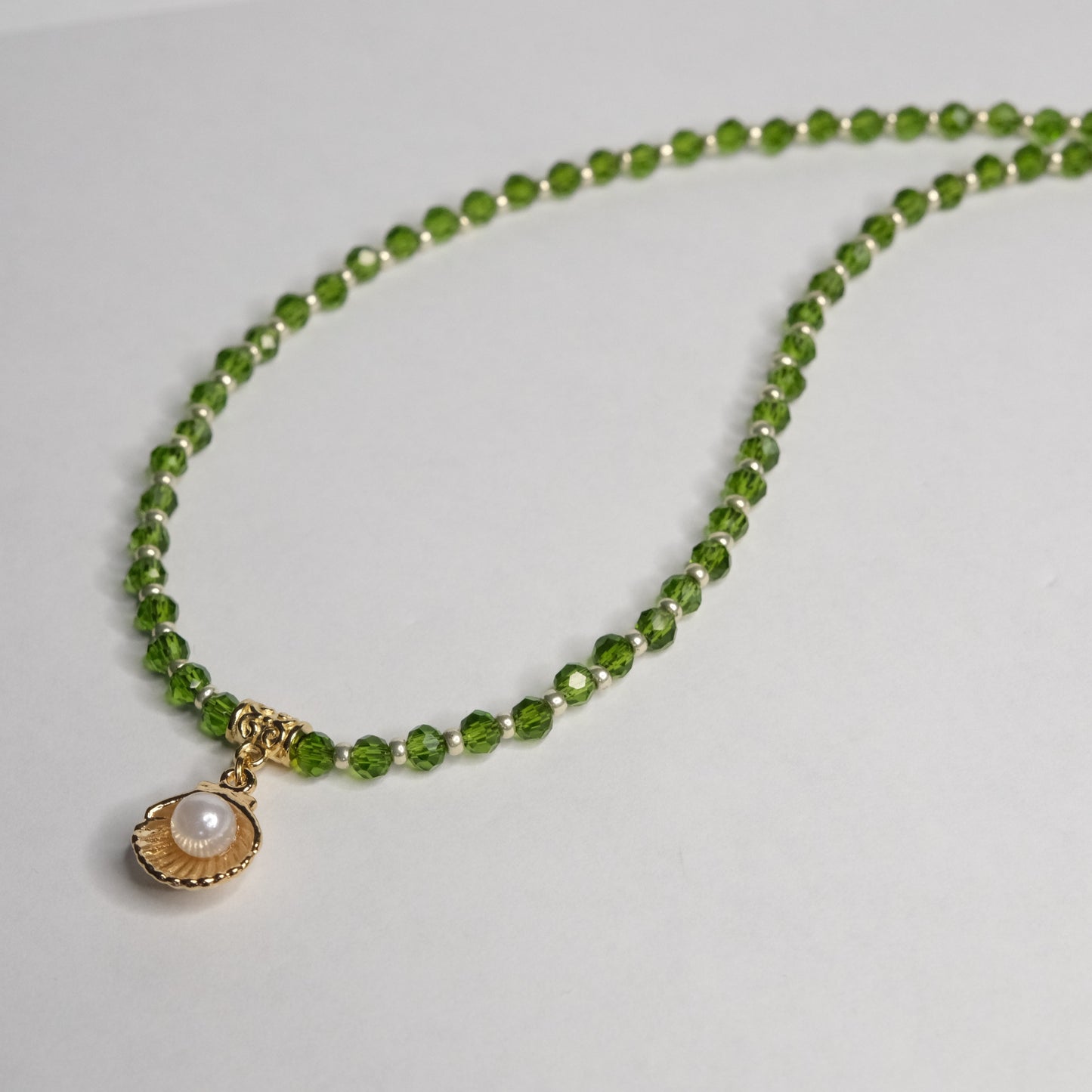Kaklo papuošalas "Green seashell"