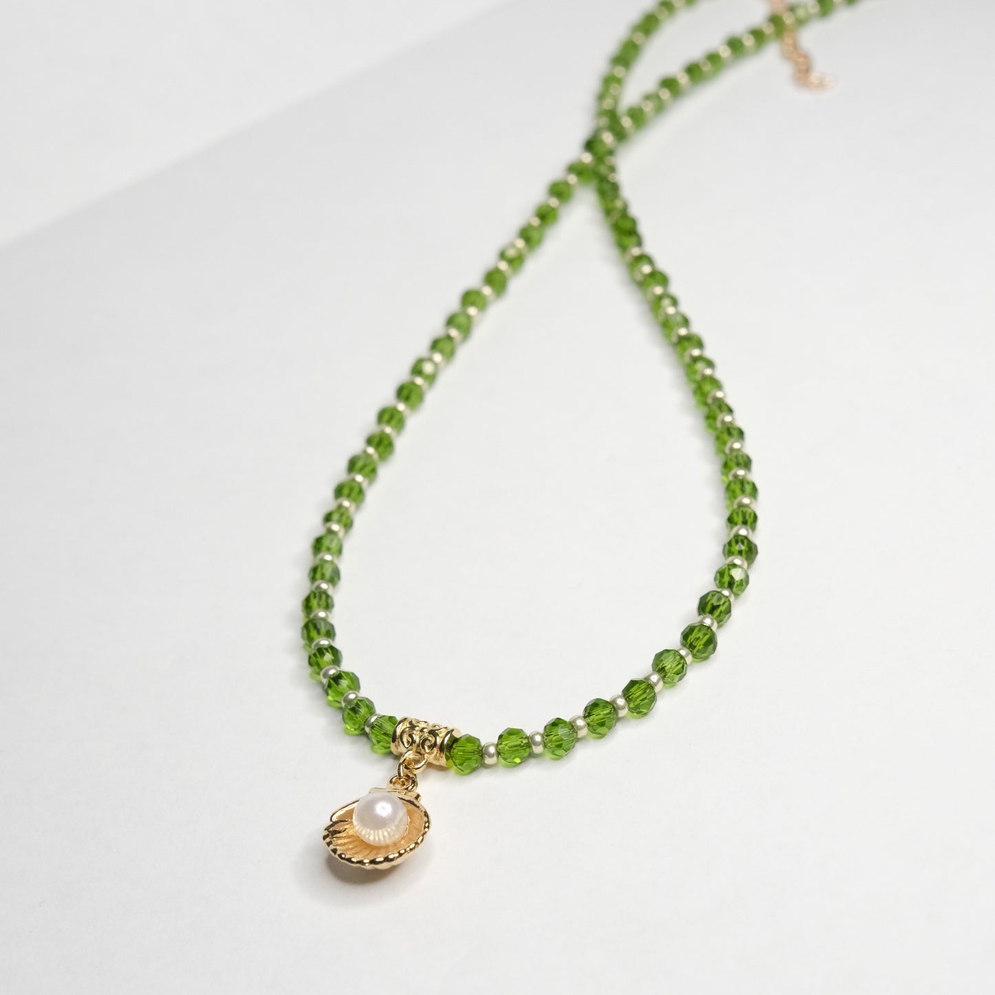 Kaklo papuošalas "Green seashell"