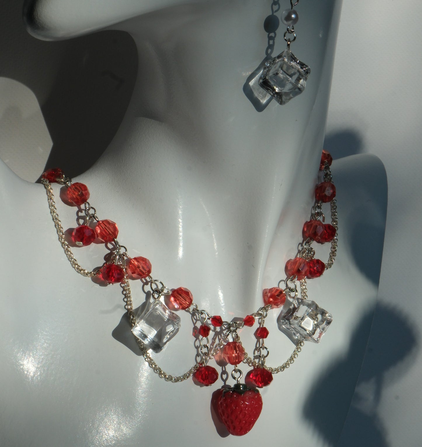 Kaklo papuošalas "Braškė"