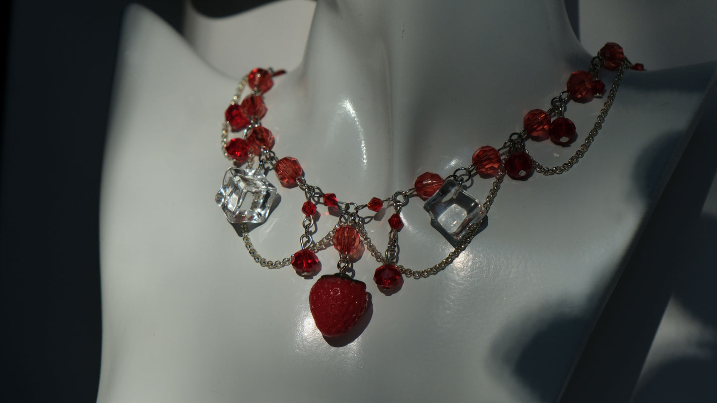 Kaklo papuošalas "Braškė"