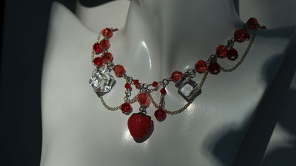 Kaklo papuošalas "Braškė"