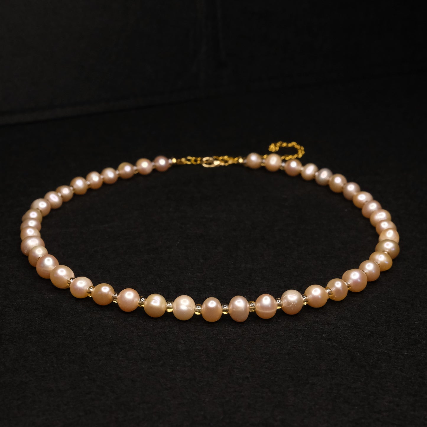 Kaklo papuošalas "Peachy pearls"