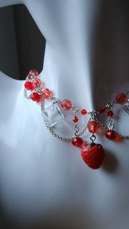 Kaklo papuošalas "Braškė"