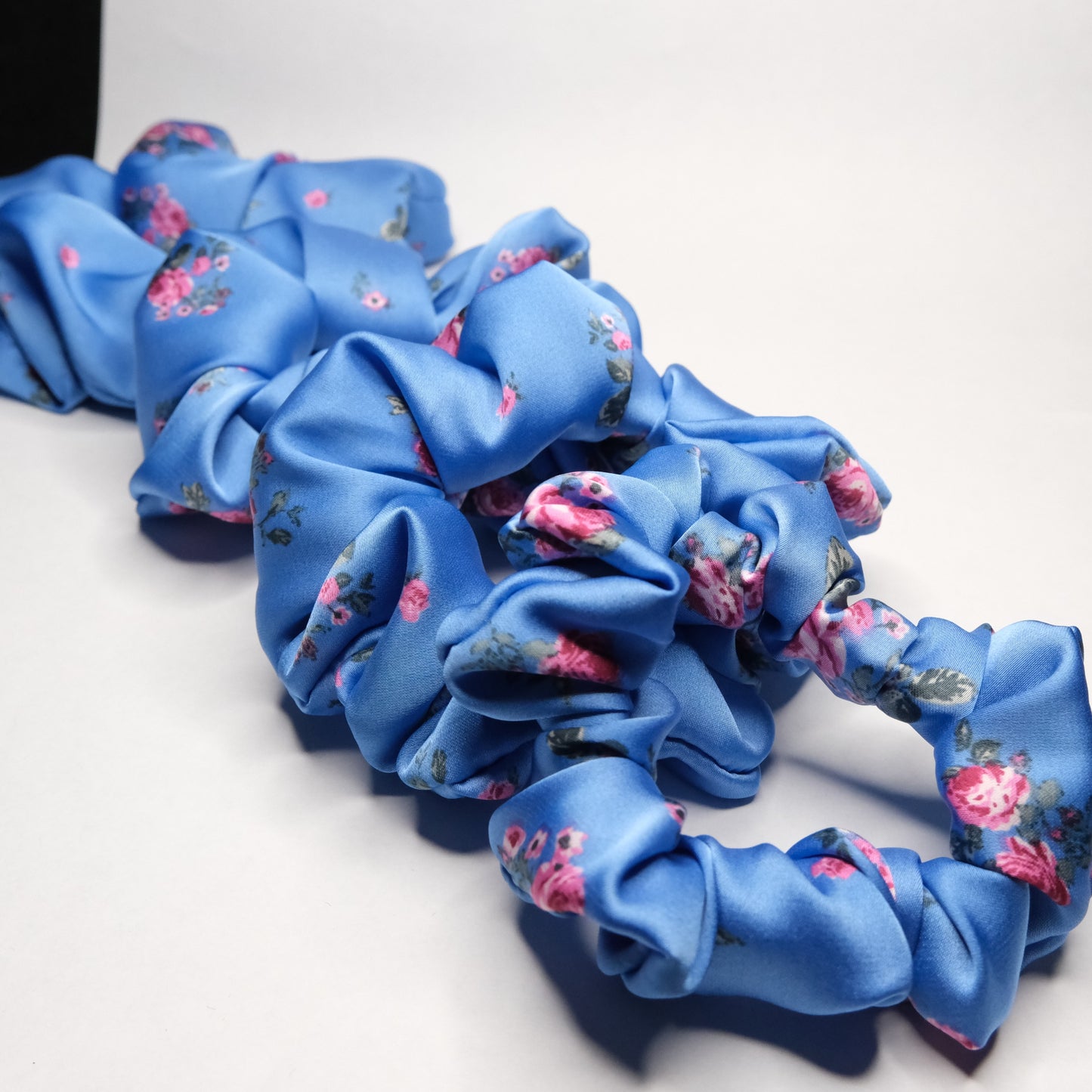 Scrunchie "Roses in the sky"