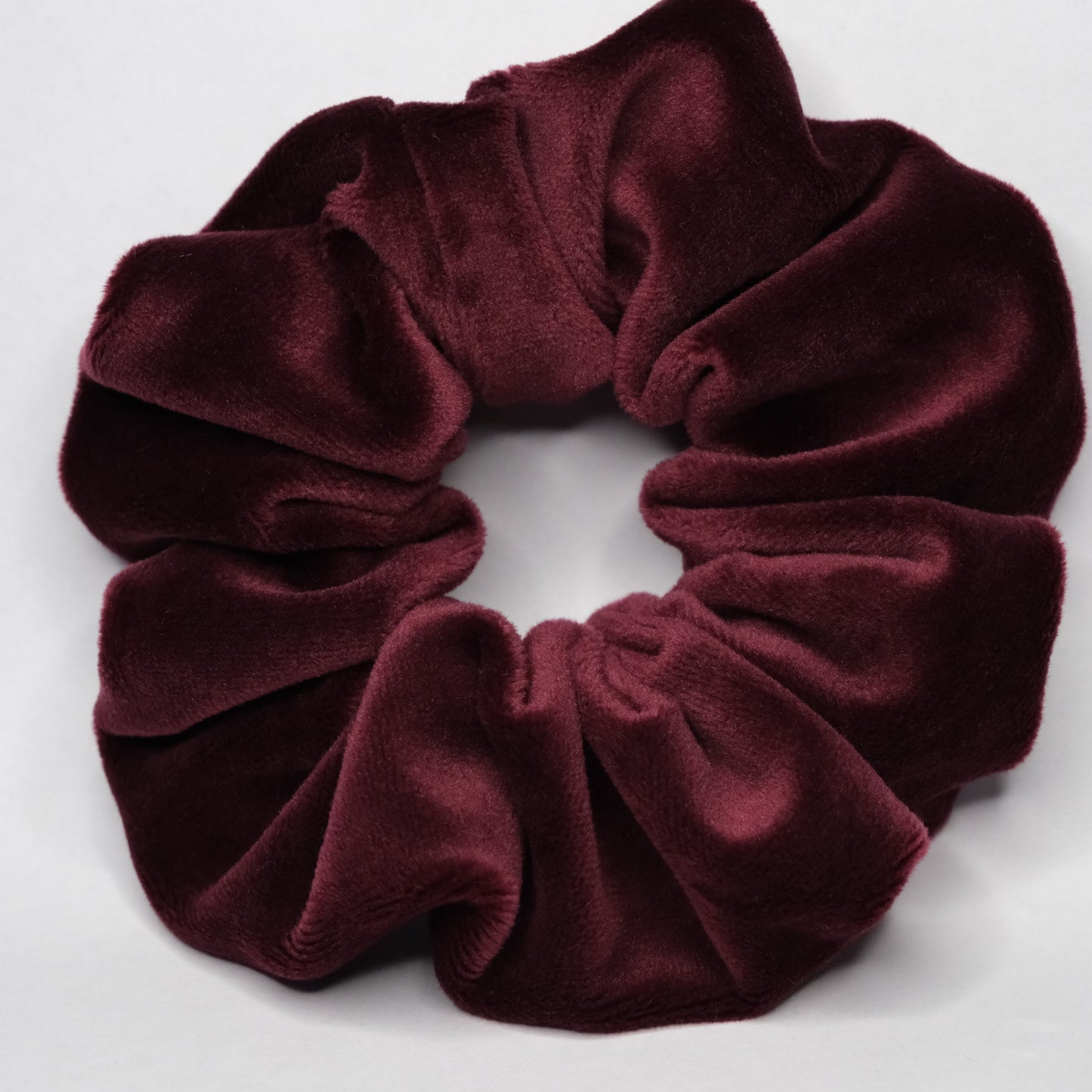 Scrunchie "Veliūrinė vyšnia"