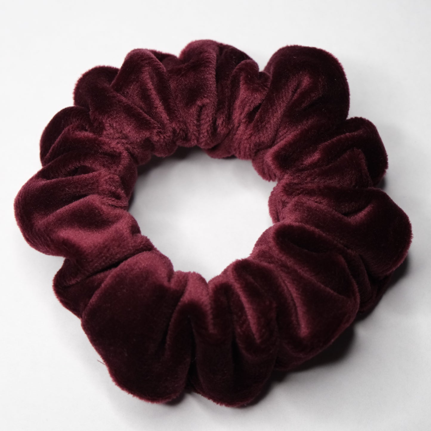 Scrunchie "Veliūrinė vyšnia"