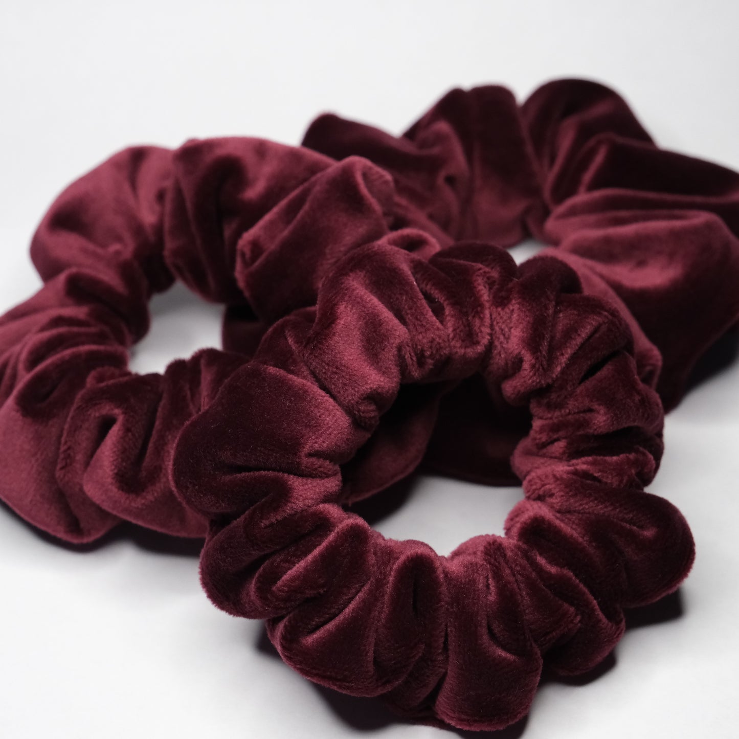 Scrunchie "Veliūrinė vyšnia"