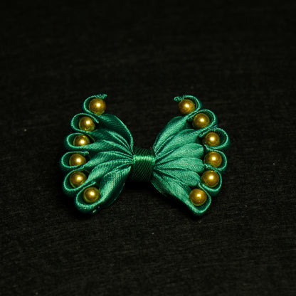 Gumytė žalias kaspinas su karoliukais