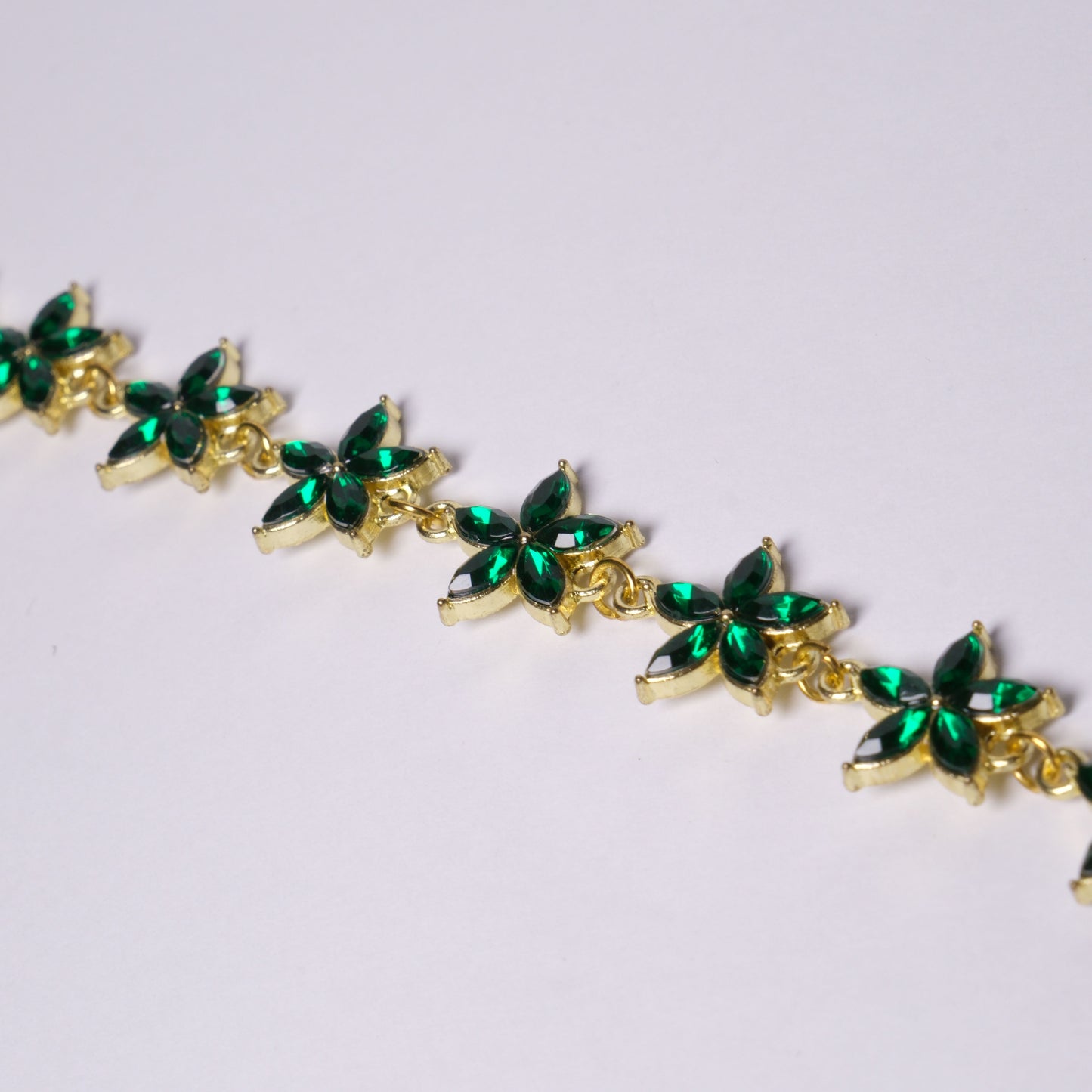 Kaklo papuošalas "Miško žalios gėlytės"