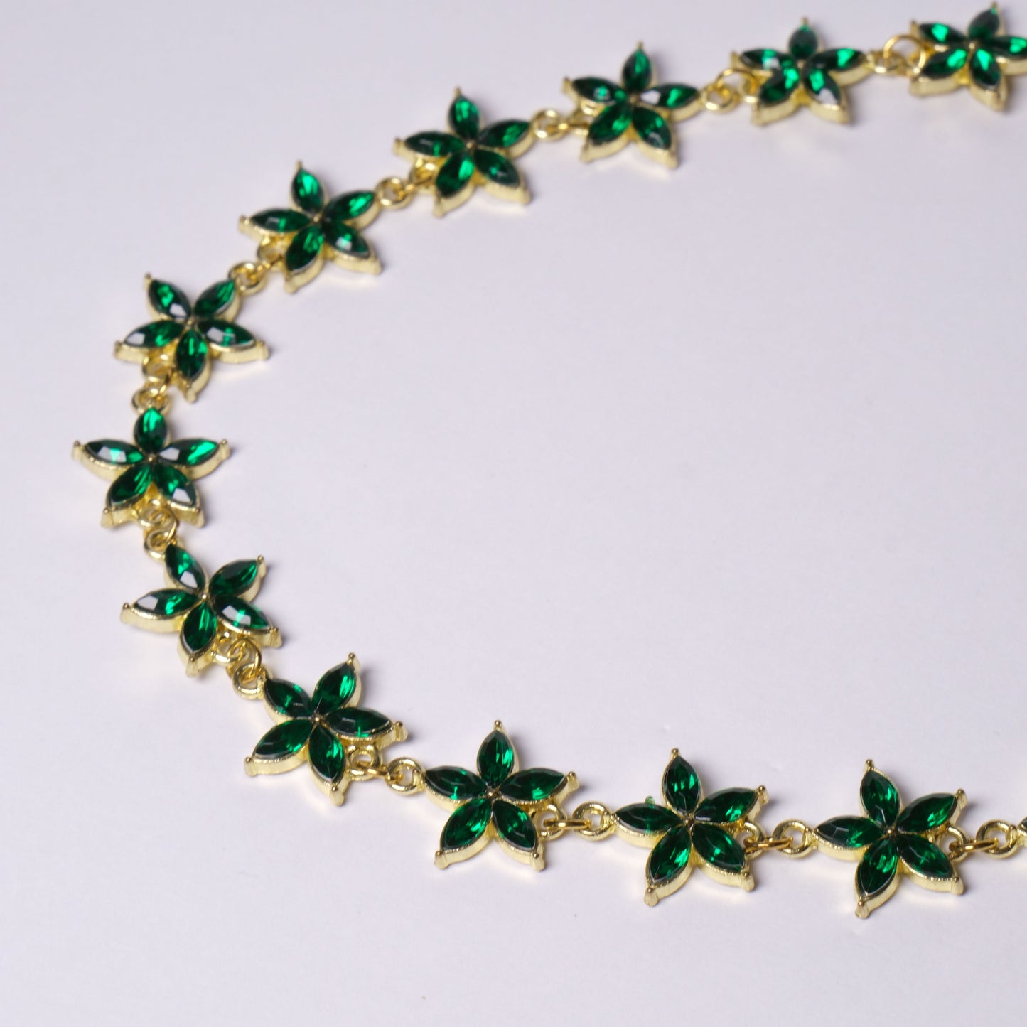 Kaklo papuošalas "Miško žalios gėlytės"