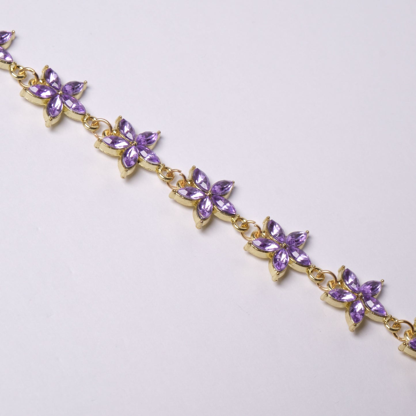 Kaklo papuošalas "Levandinės gėlytės"