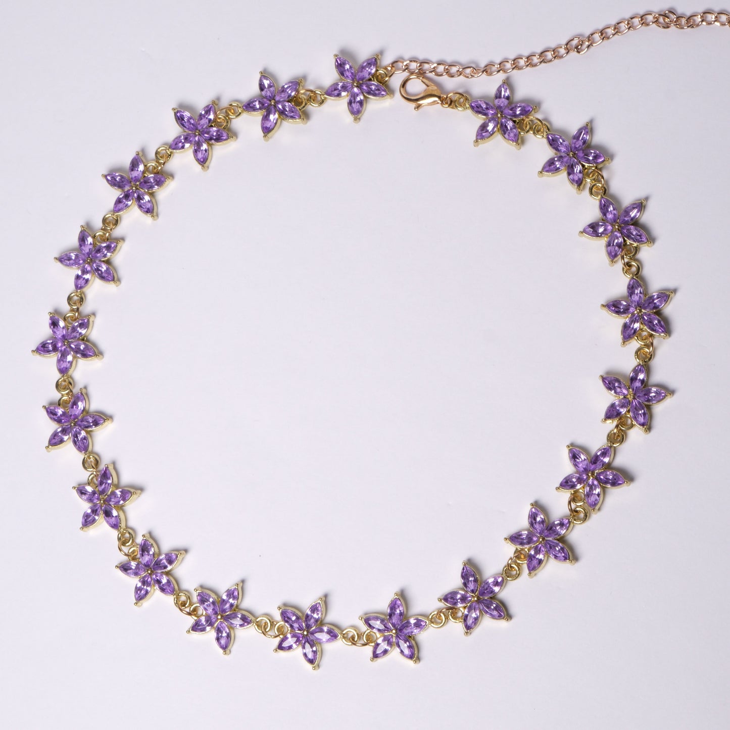 Kaklo papuošalas "Levandinės gėlytės"