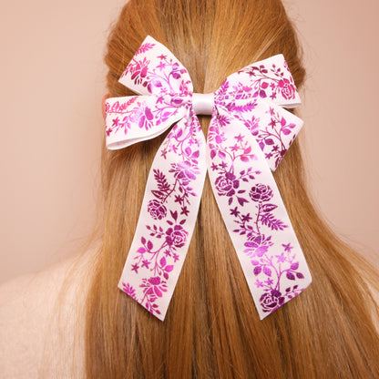 Kaspinukas su blizgiai rožiniais gėlių raštais