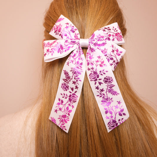 Kaspinukas su blizgiai rožiniais gėlių raštais