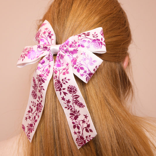 Kaspinukas su blizgiai rožiniais gėlių raštais